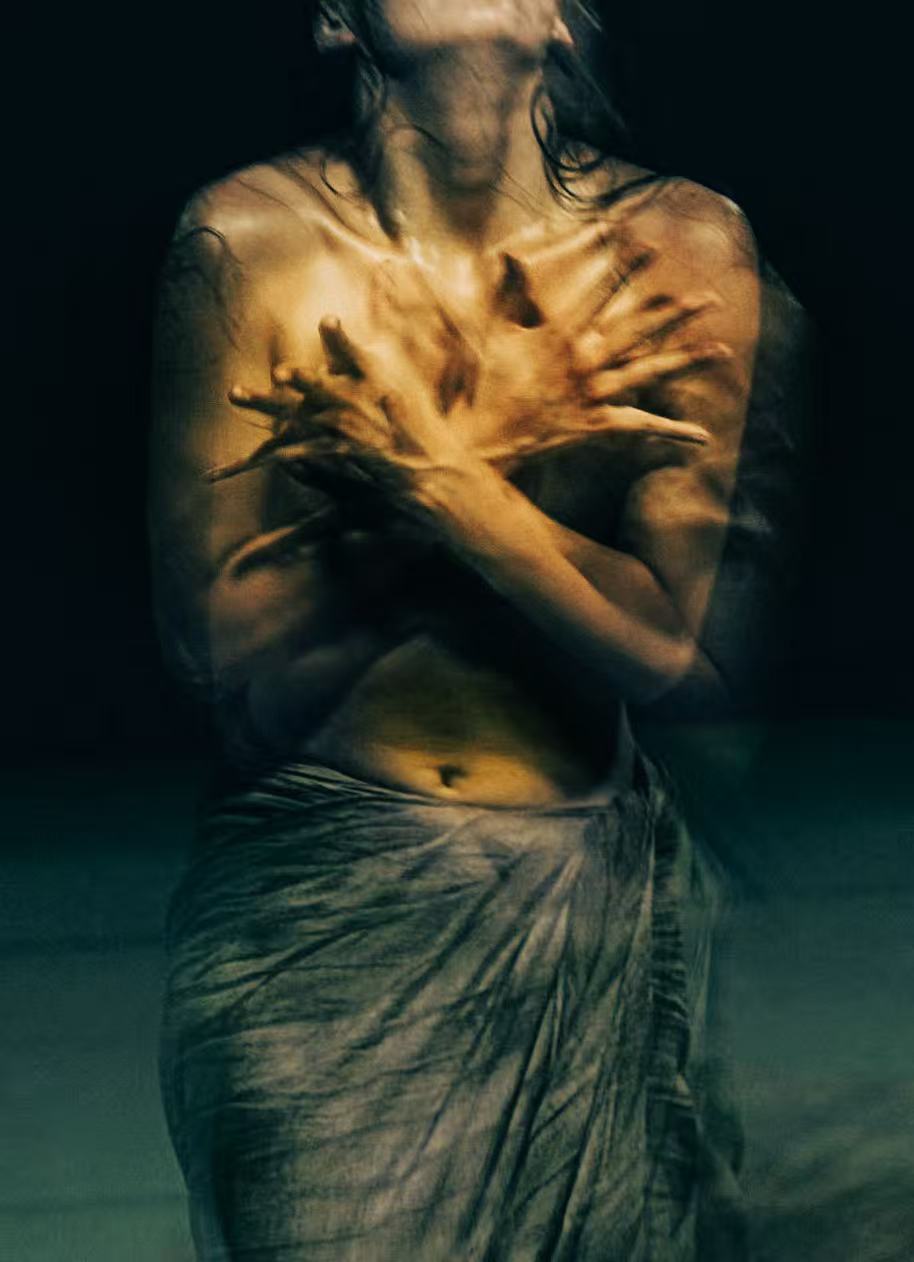Body image in gold motion blur